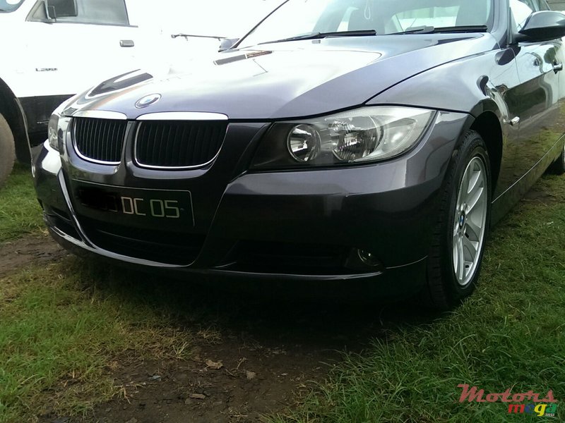 2005' BMW 3 Series Sedan photo #1