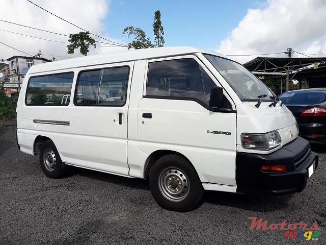 2009' Mitsubishi L300 photo #1