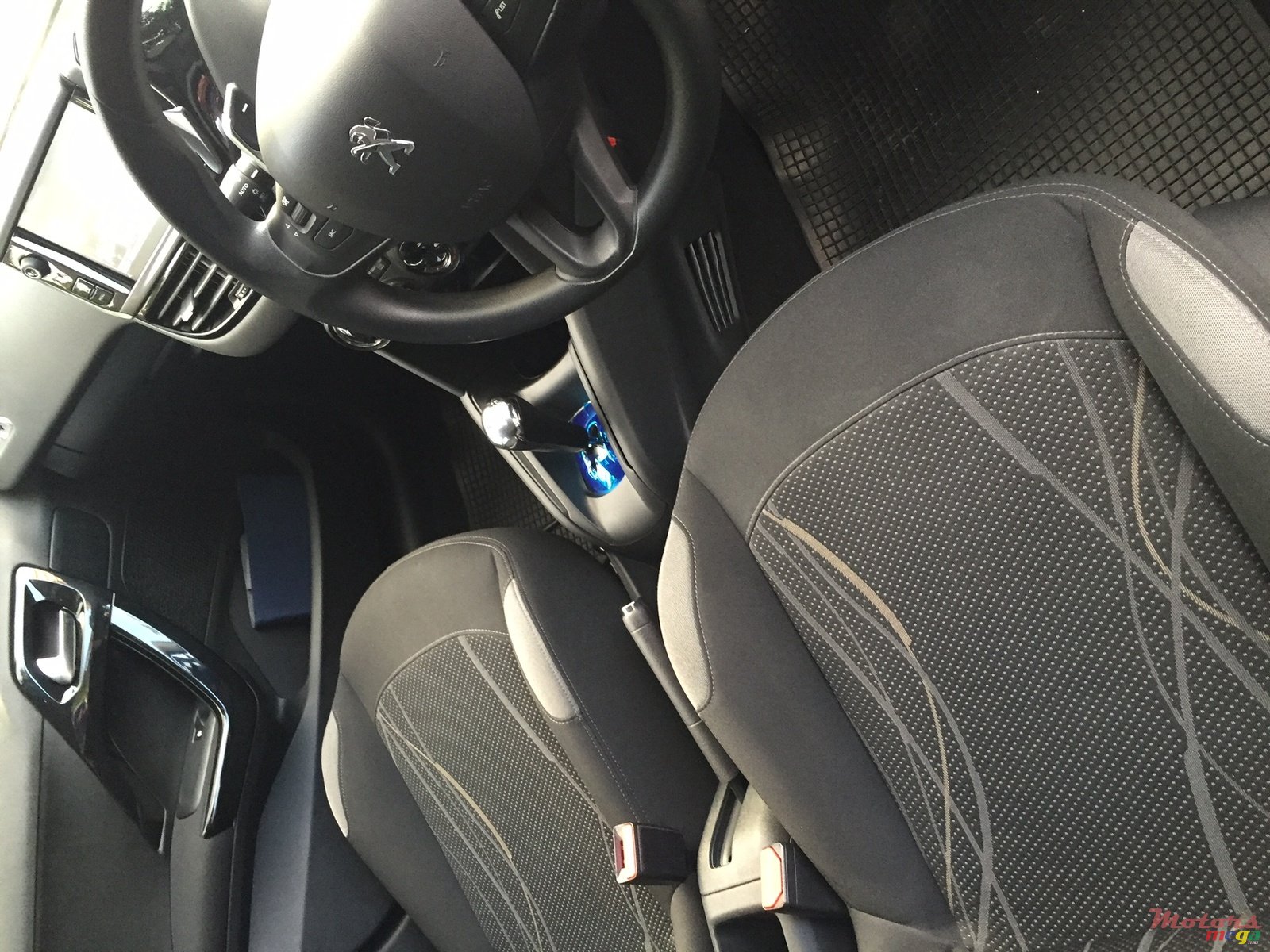 2014' Peugeot 208 eHdi photo #3