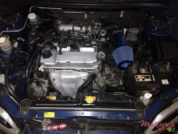 2003' Mitsubishi Lancer photo #2