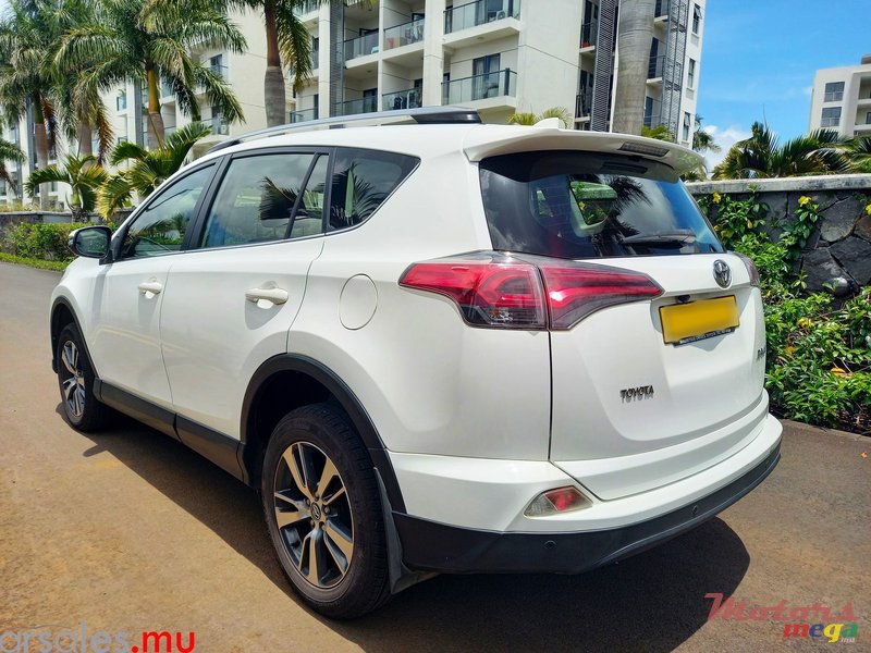 2017' Toyota RAV4 2.0 photo #3