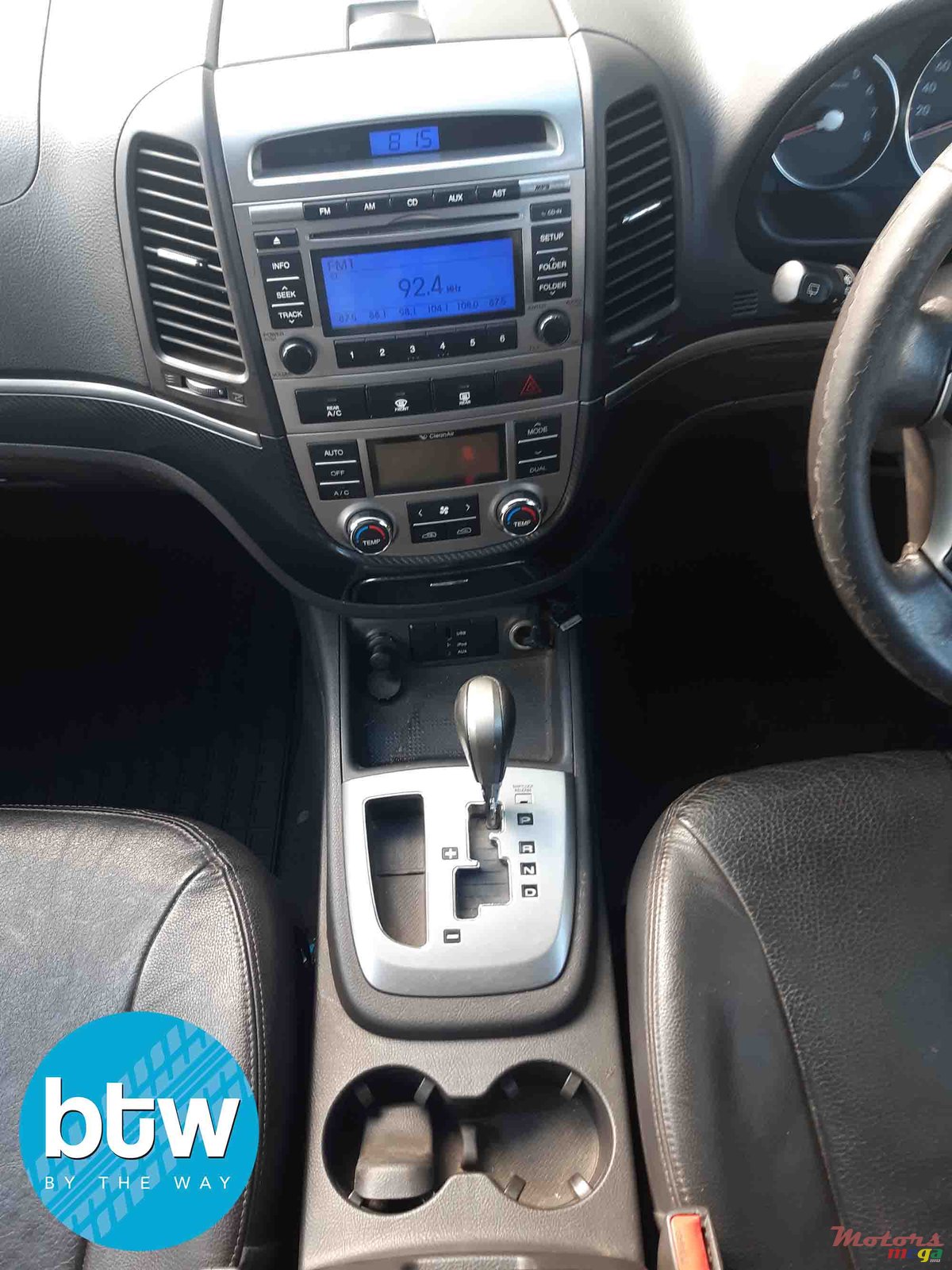 2011' Hyundai Santa Fe 7-seater photo #6