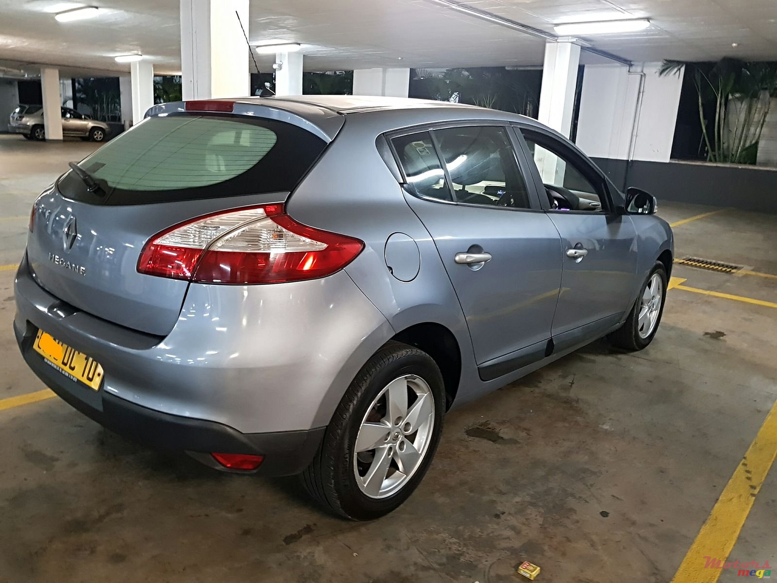 2010' Renault Megane automatic photo #3