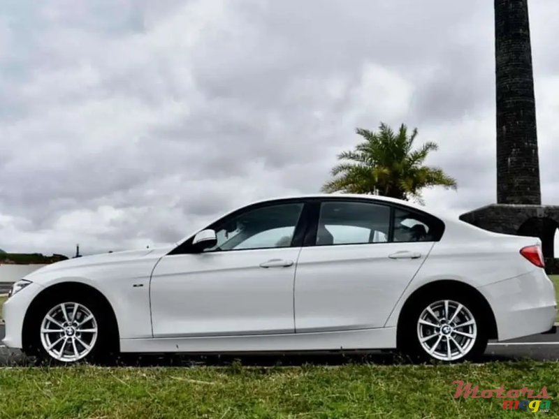 2015' BMW 3 Series photo #2