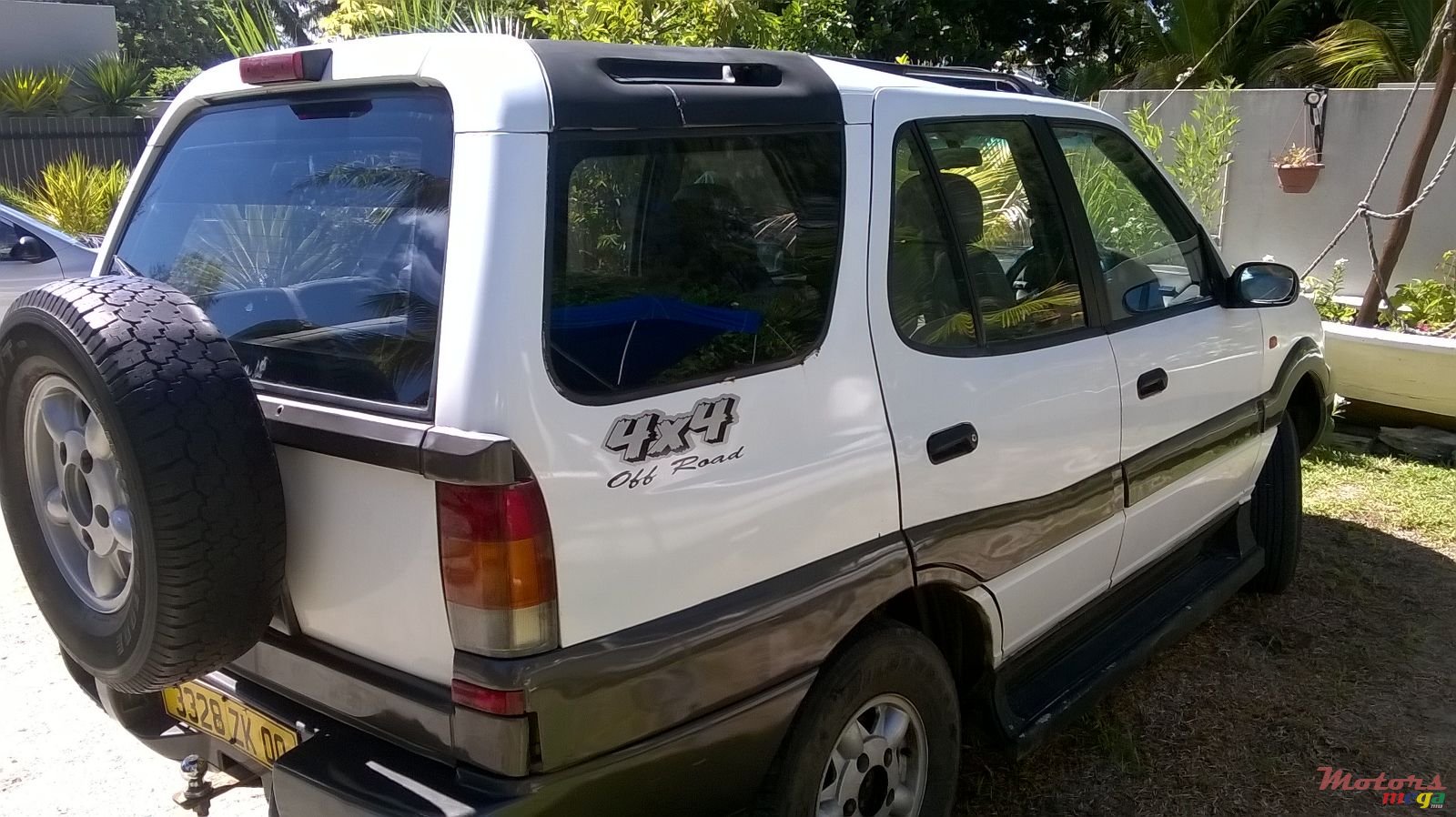 2000' Tata Safari photo #1