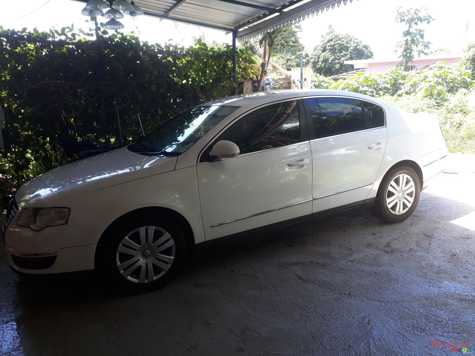 2007' Volkswagen Passat photo #2