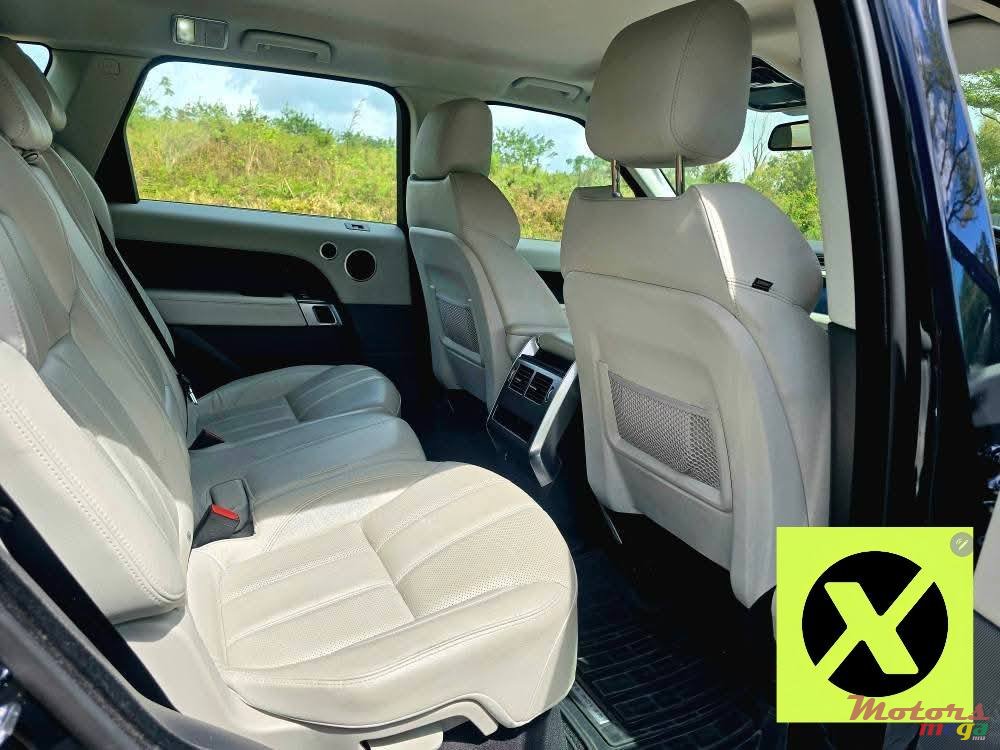 2017' Land Rover Range Rover photo #4