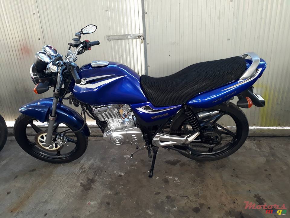 2010' Suzuki EN125 photo #3