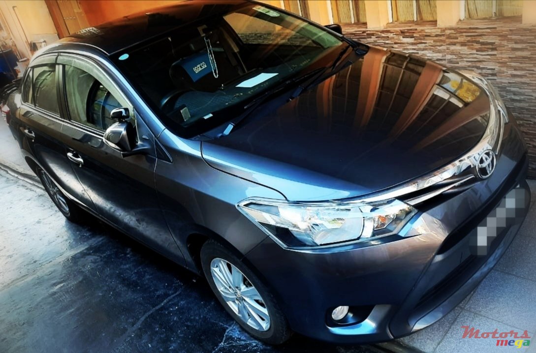 2015' Toyota Yaris photo #1