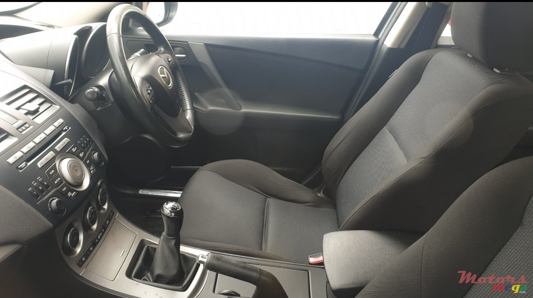 2011' Mazda 3 photo #2