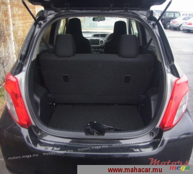 2011' Toyota Vitz photo #3