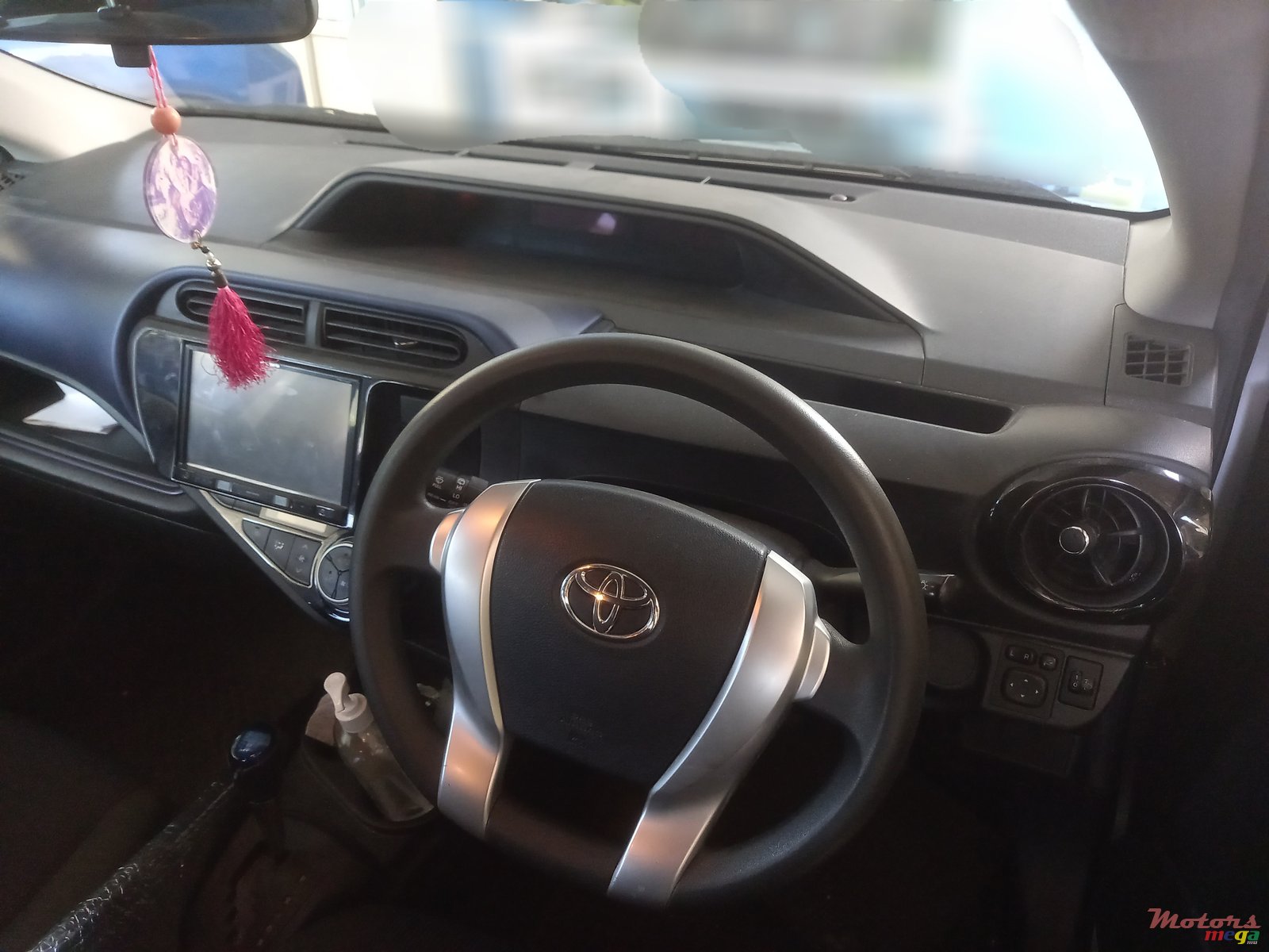 2016' Toyota Aqua photo #5