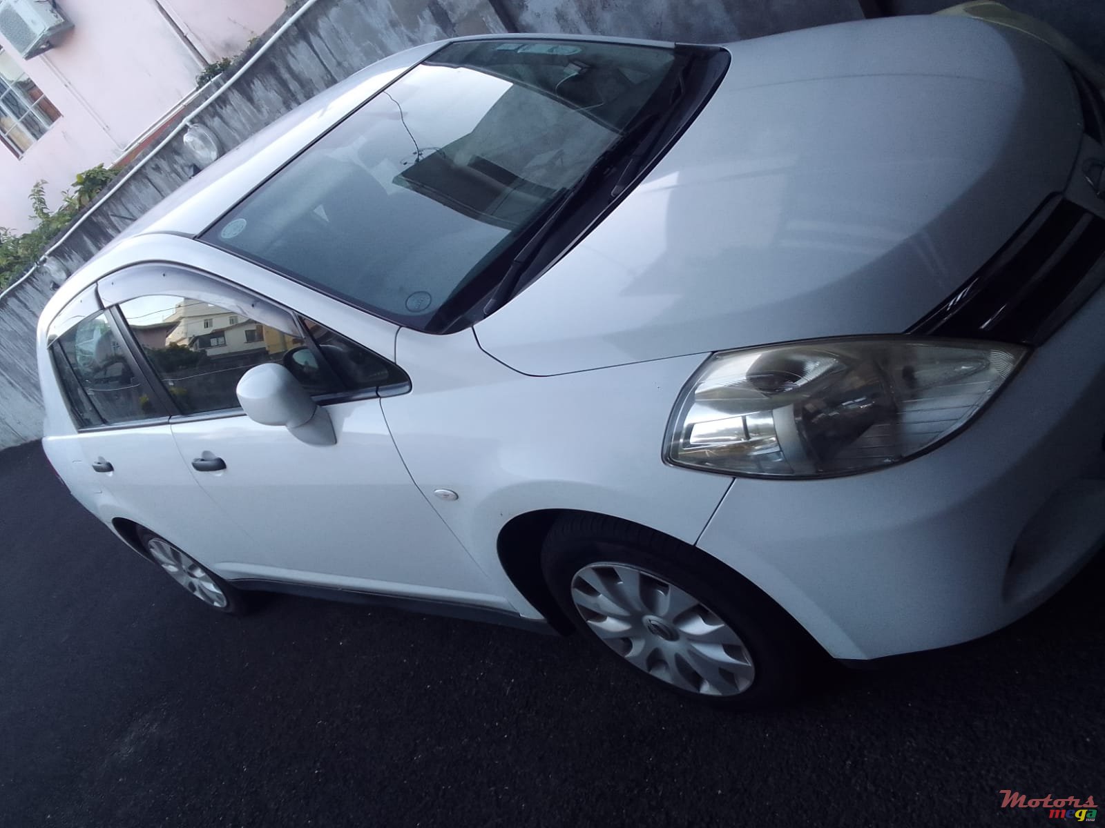 2012' Nissan Tiida photo #2