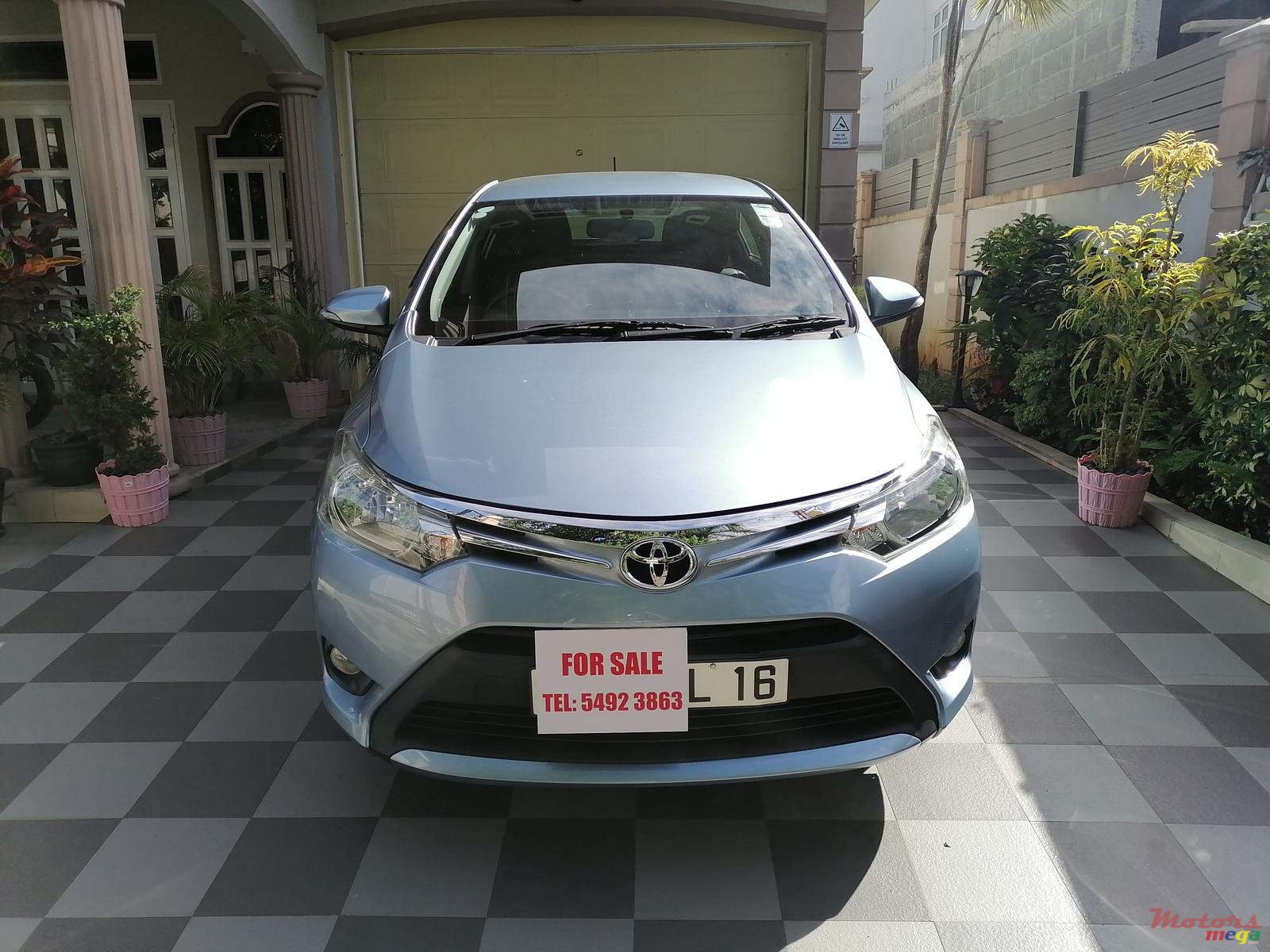 2016' Toyota Yaris photo #1