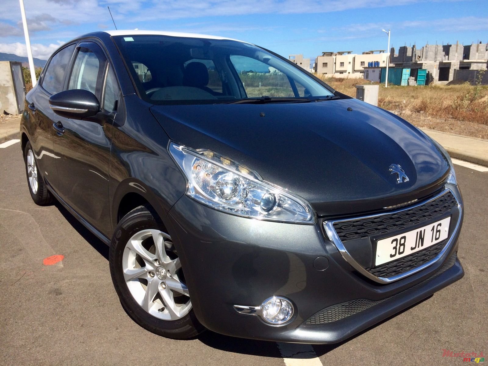 2016' Peugeot 208 1.4 e-HDi Active photo #1