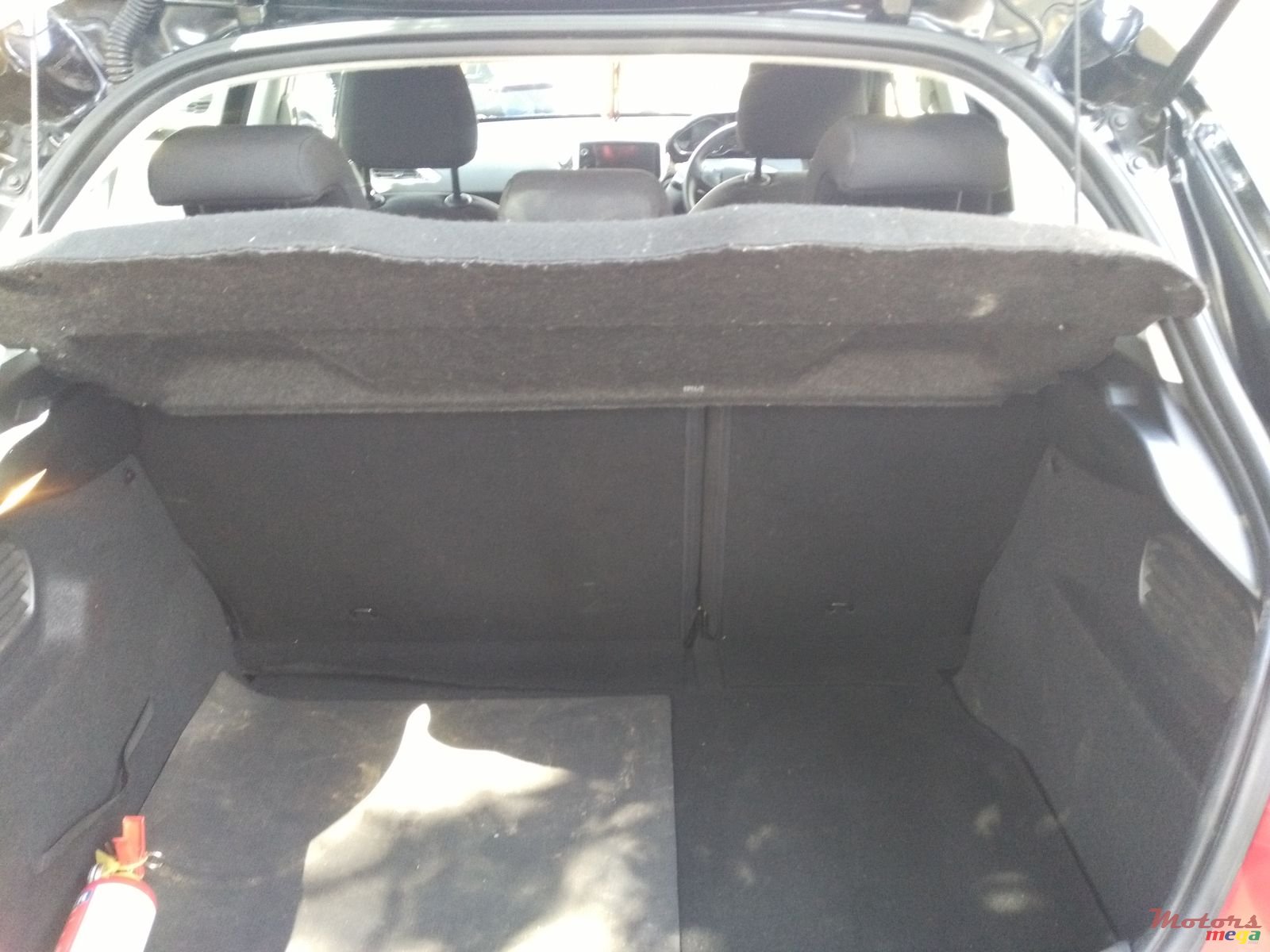 2013' Peugeot 208 photo #7