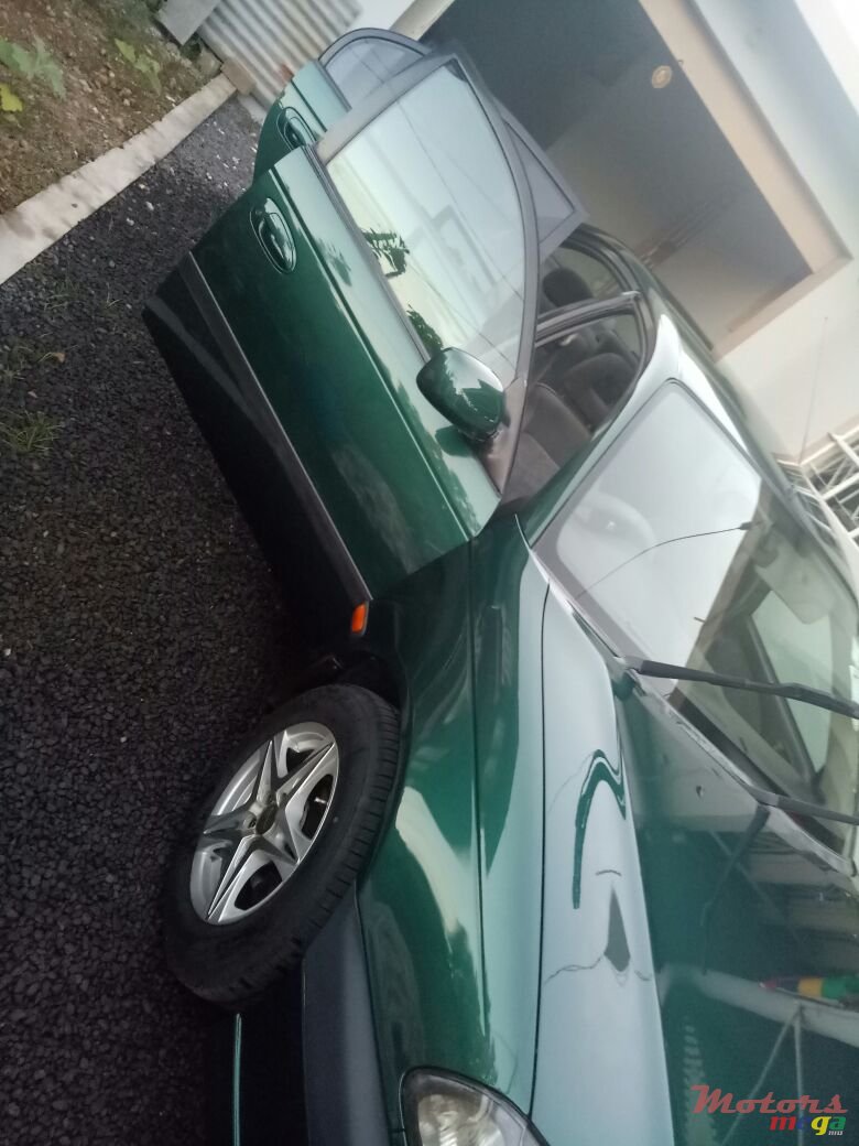 2000' Toyota photo #2