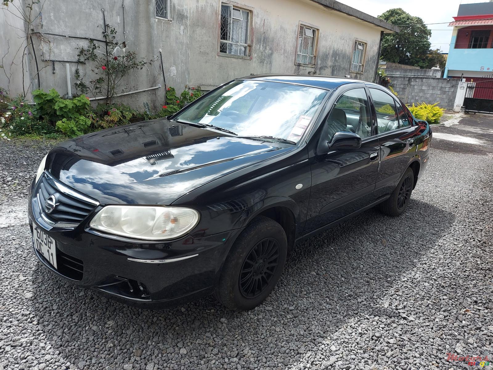 2011' Nissan Sunny photo #1