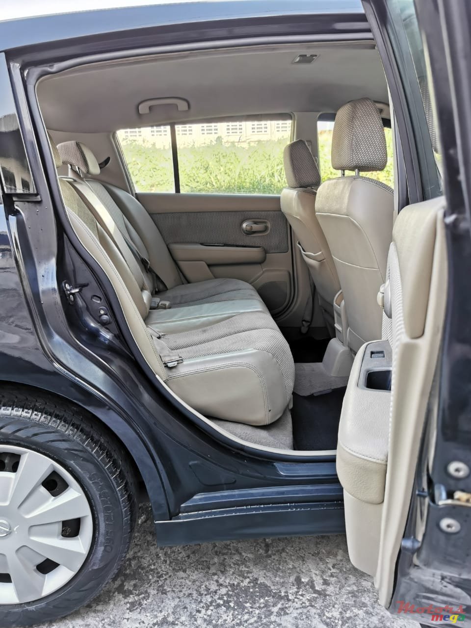 2006' Nissan Tiida Hatchback photo #7