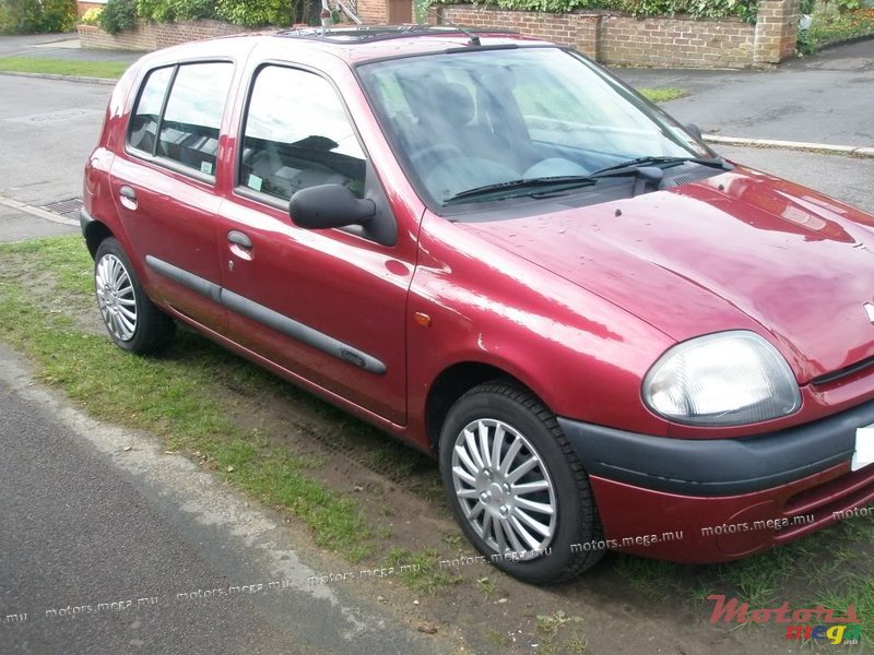 2001' Renault Clio 1124cc INJECTION photo #1