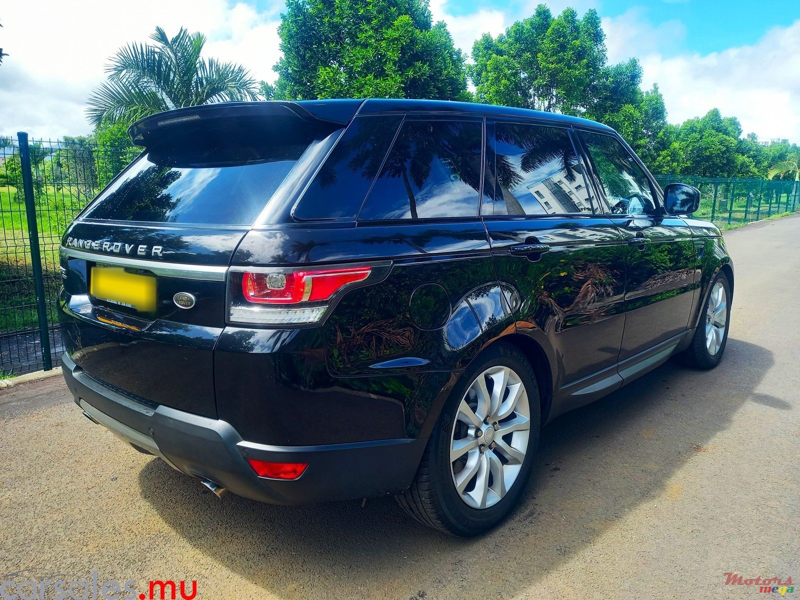 2017' Land Rover Range Rover Sport SE SDV6 3.0 Diesel photo #3