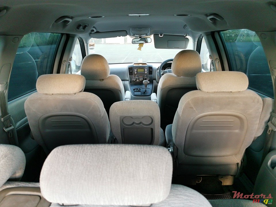2010' Kia Carnival photo #7