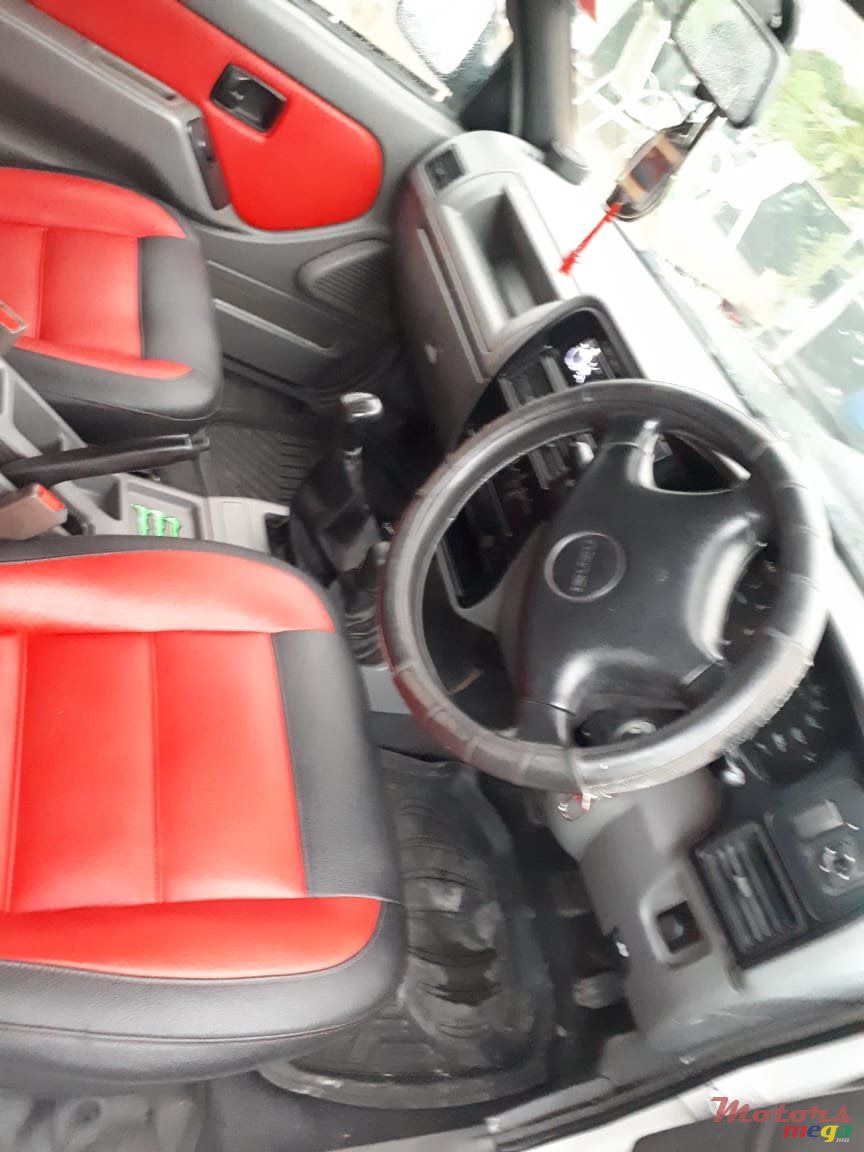 2001' Isuzu KB Series photo #3