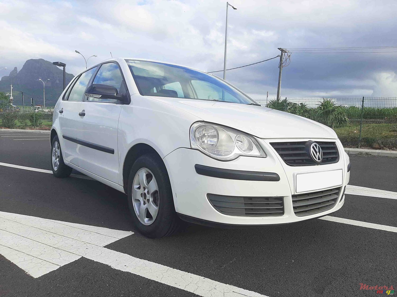 2010' Volkswagen Polo photo #1