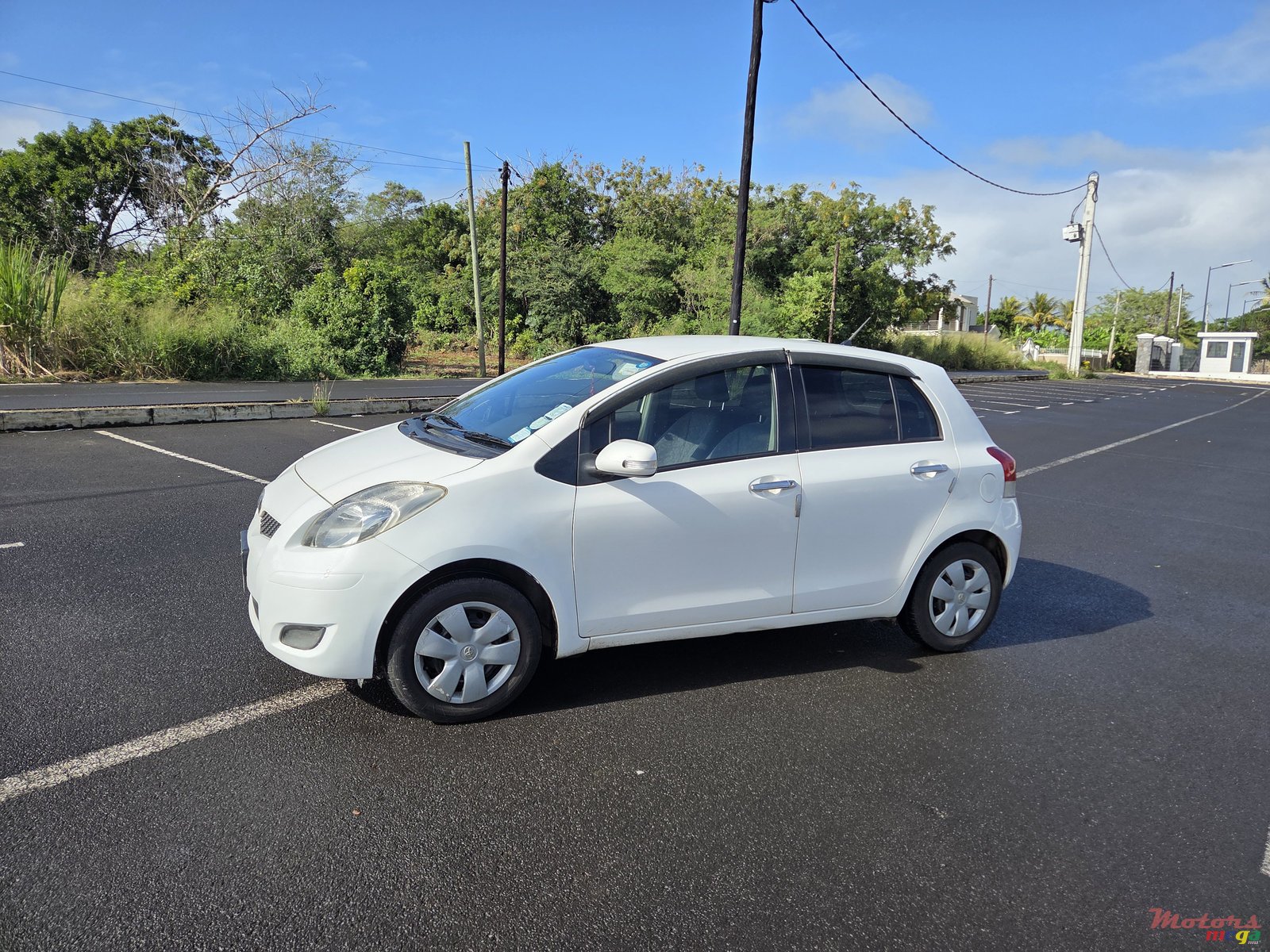 2008' Toyota Vitz photo #4