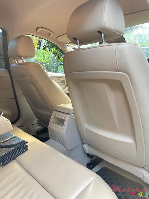 2011' BMW 316 photo #3