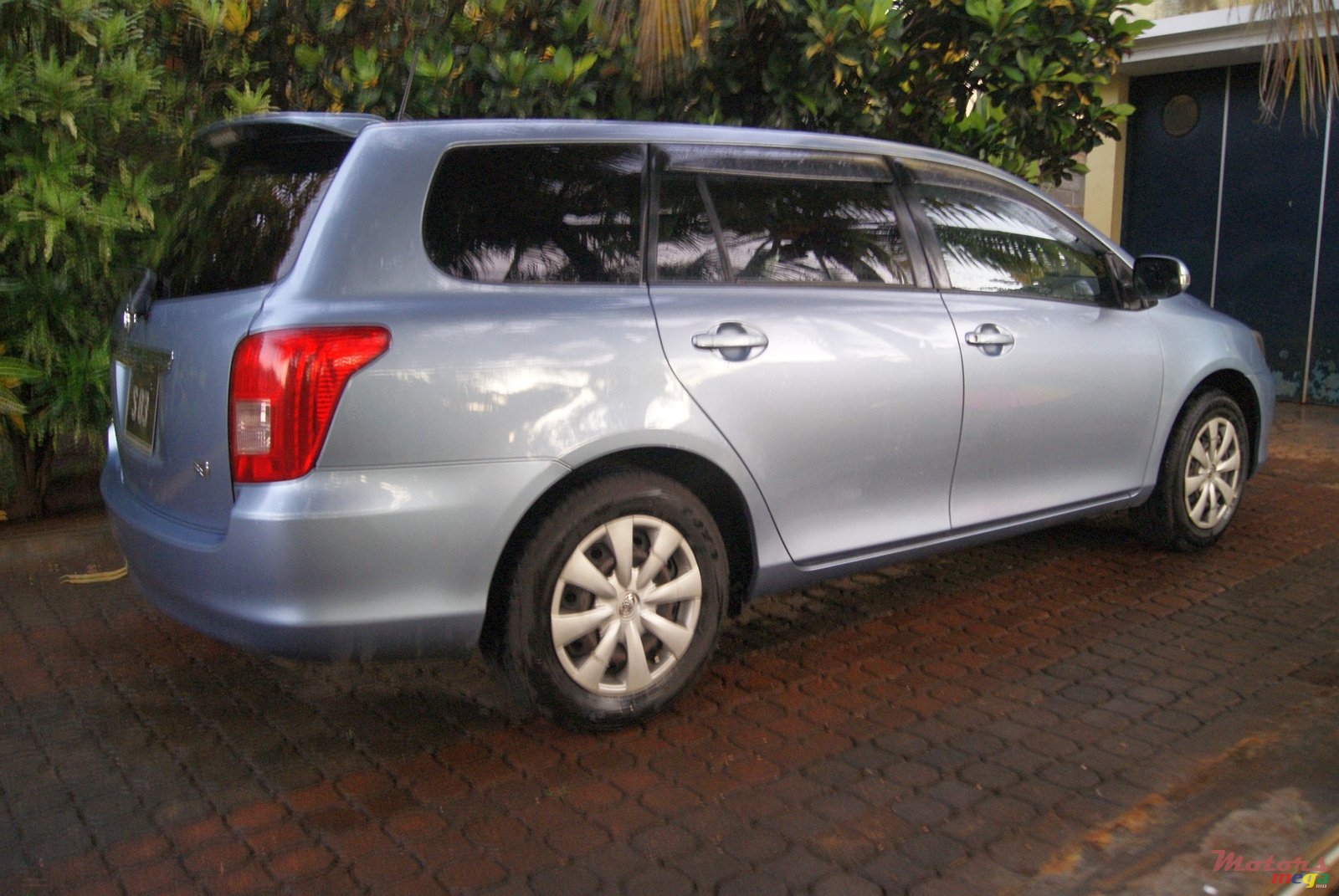 2007' Toyota Axio Fielder photo #2