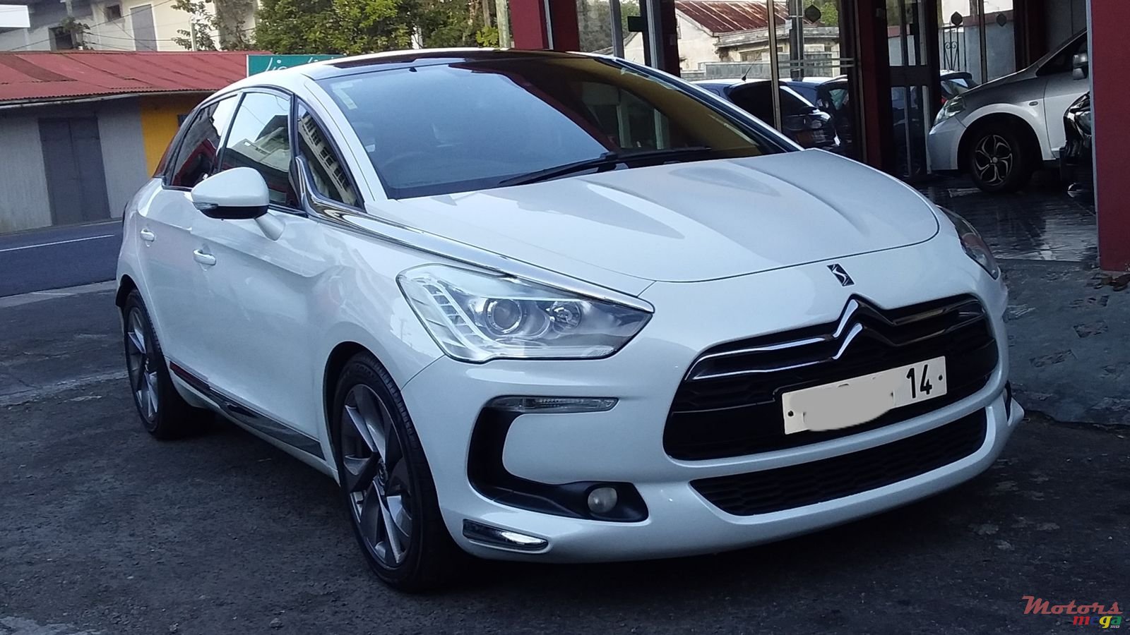2014' Citroen DS5 photo #2