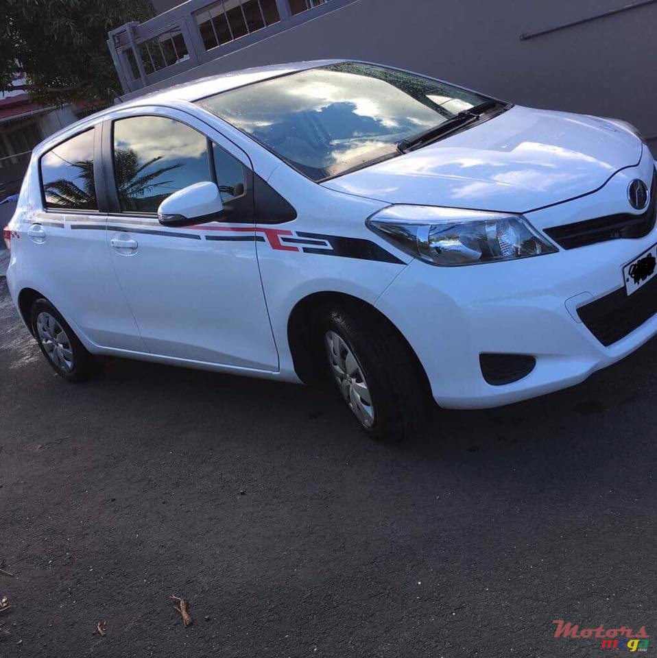 2012' Toyota Vitz None photo #4