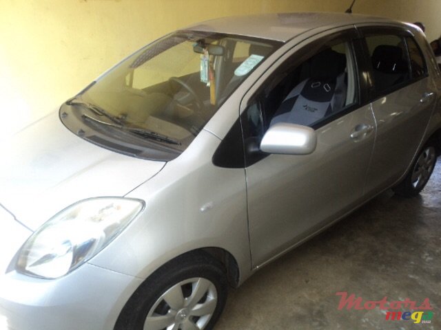 2007' Toyota Vitz photo #4