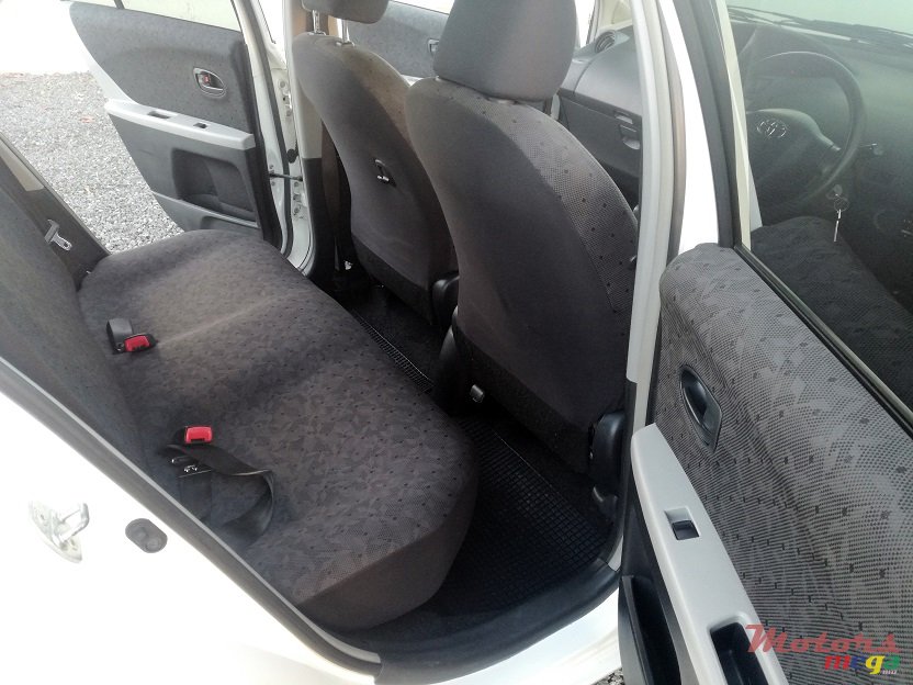 2009' Toyota Vitz Auto 1000cc JAPAN photo #5