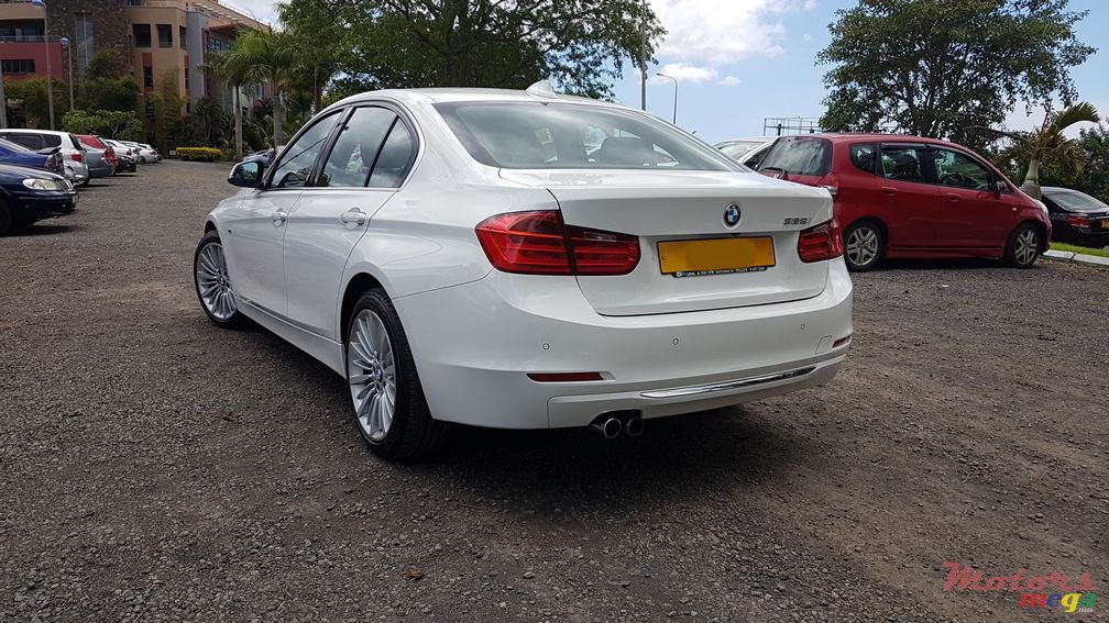 2012' BMW 3 Series Sedan Original photo #3