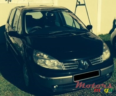 2005' Renault Scenic photo #2