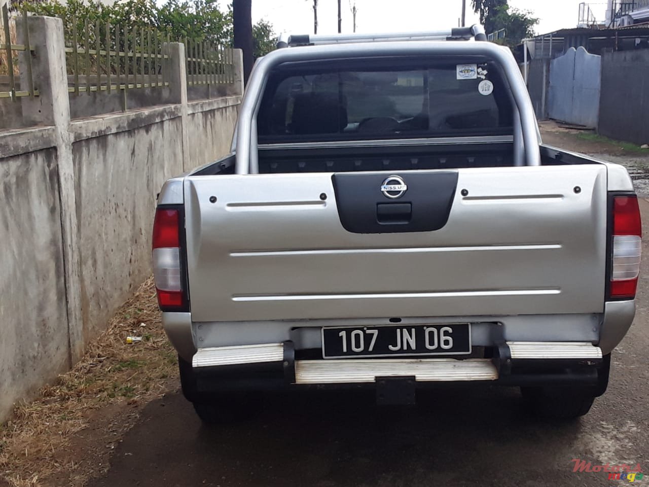 2006' Nissan Hardbody photo #1