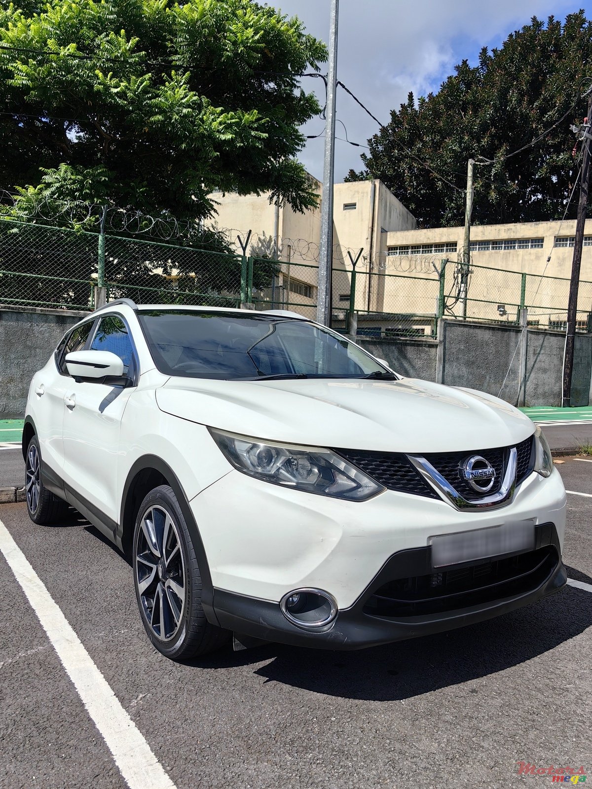 2015' Nissan Qashqai 1.6d CVT Acenta photo #1