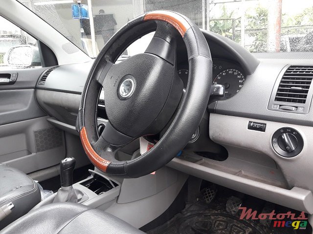 2007' Volkswagen Polo photo #6