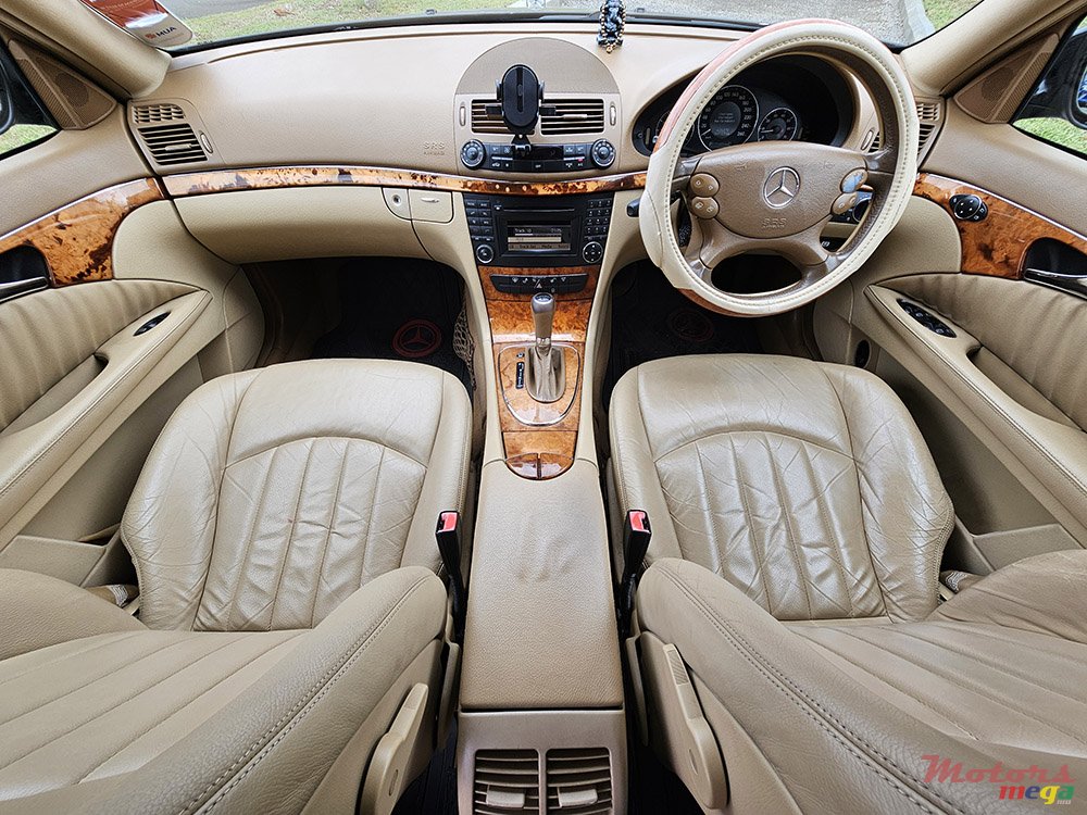 2009' Mercedes-Benz E 230 photo #6
