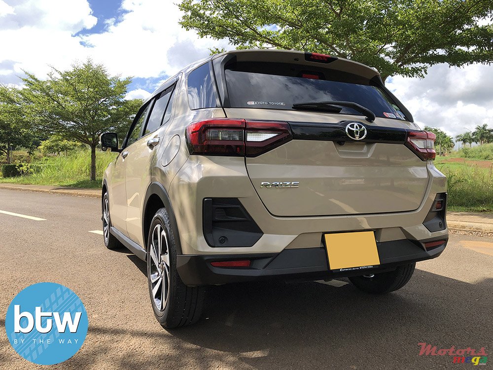 2022' Toyota photo #3