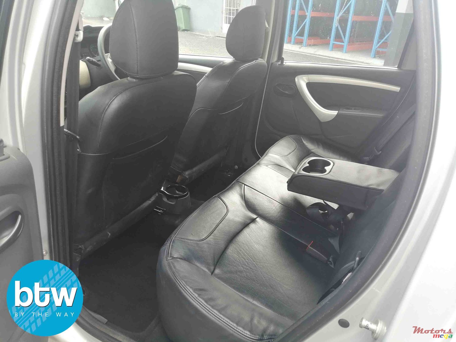 2014' Renault Duster AWD photo #4