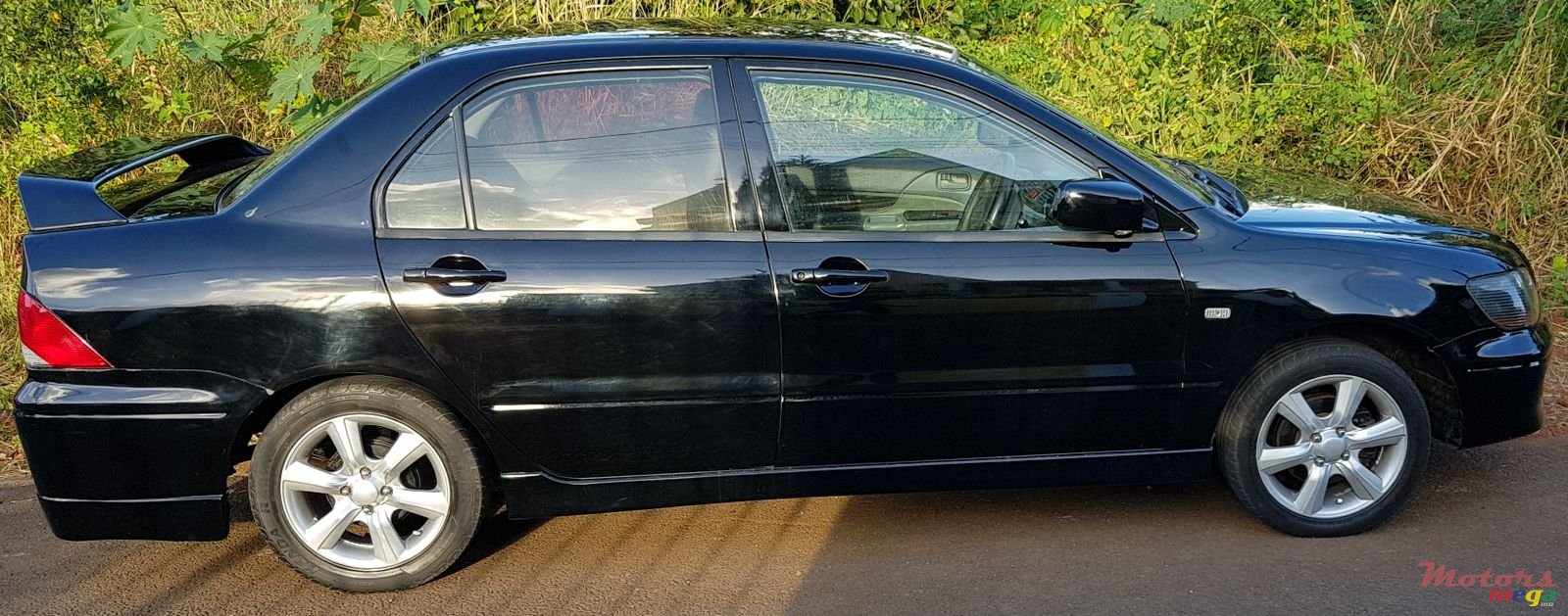 2003' Mitsubishi Lancer photo #3