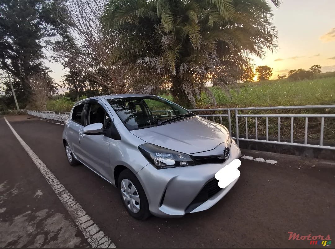 2014' Toyota Vitz photo #3