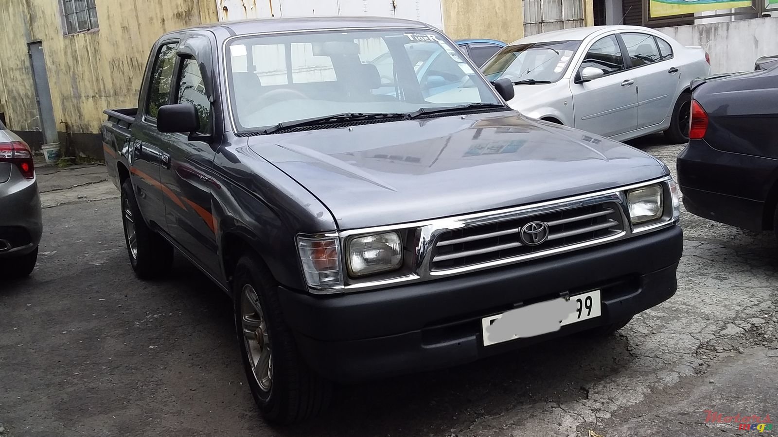 1999' Toyota Hilux 2x4 photo #2