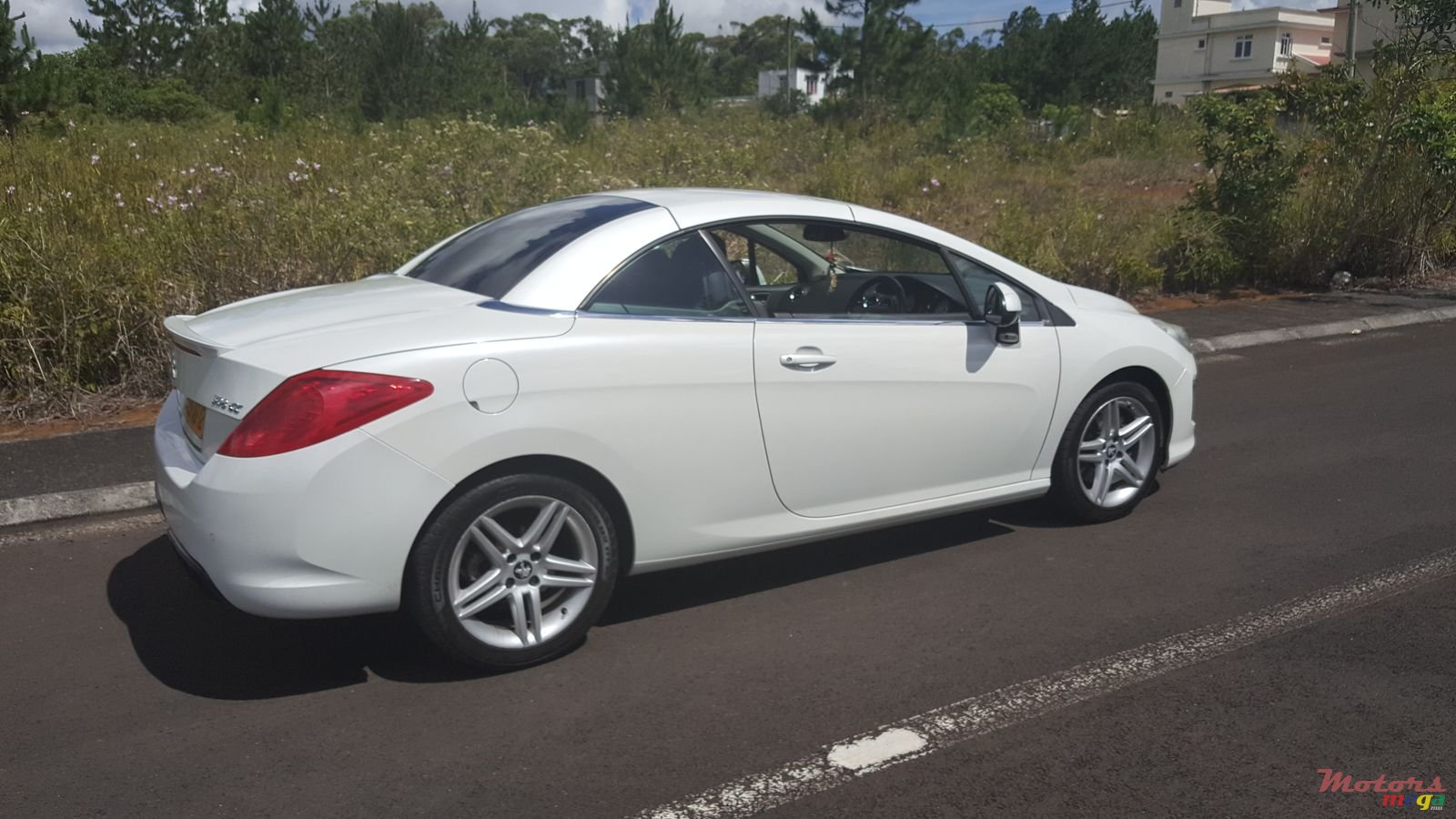 2012' Peugeot 308 Cabriolet photo #3