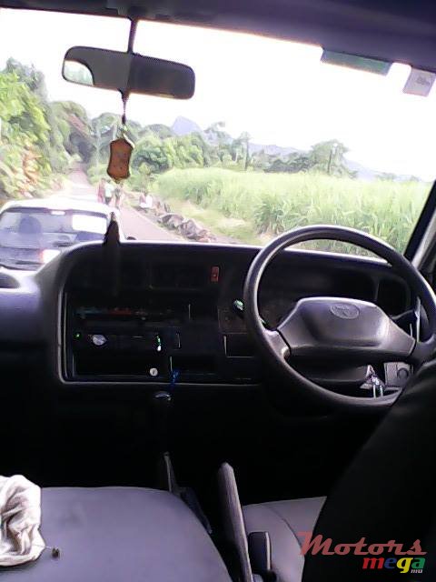 2003' Toyota HiAce 15 places photo #5