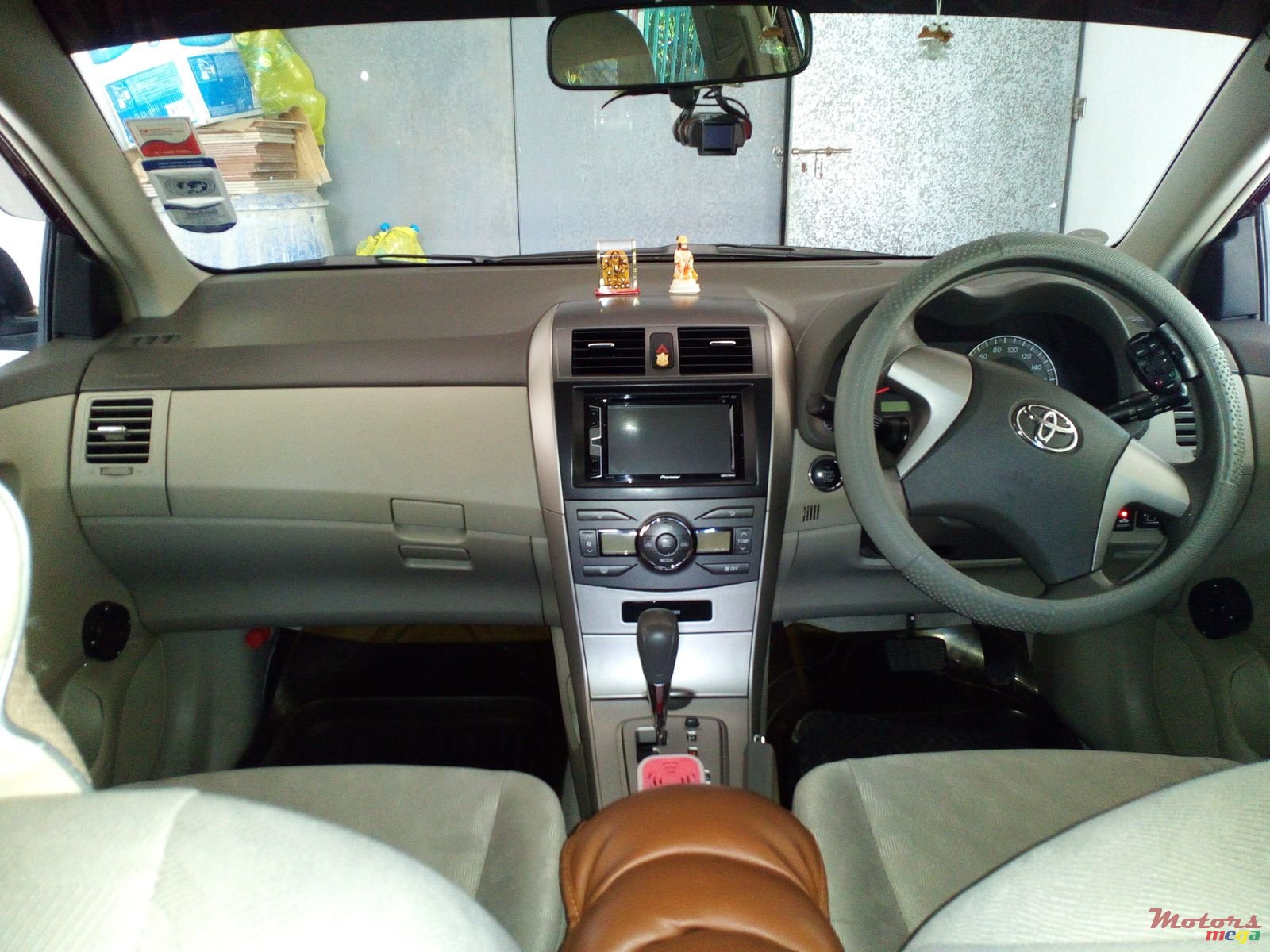 2009' Toyota Axio photo #4