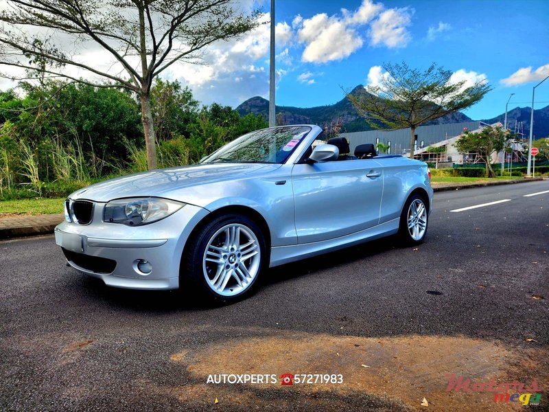 2012' BMW 1 Series Convertible photo #1